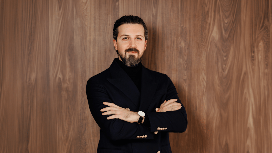 «QƏHRƏMAN DANIŞIR»
